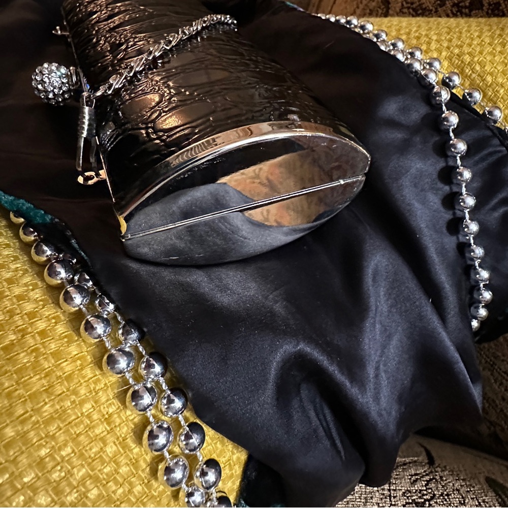 NWOT J & X NY Elegant Black Crocodile-Embossed Clutch - Picture 7 of 14